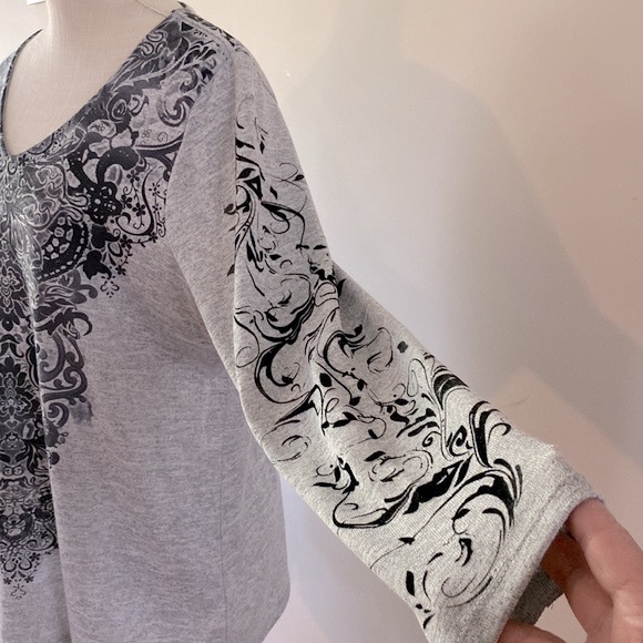 cb established 1962 women’s l/sleeve  top paisley design front and sleeves 1X - Picture 5 of 13